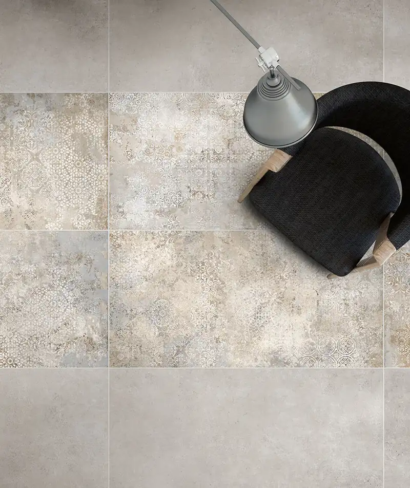 Floor in aged damask-decor Sassuolo porcelain tiles