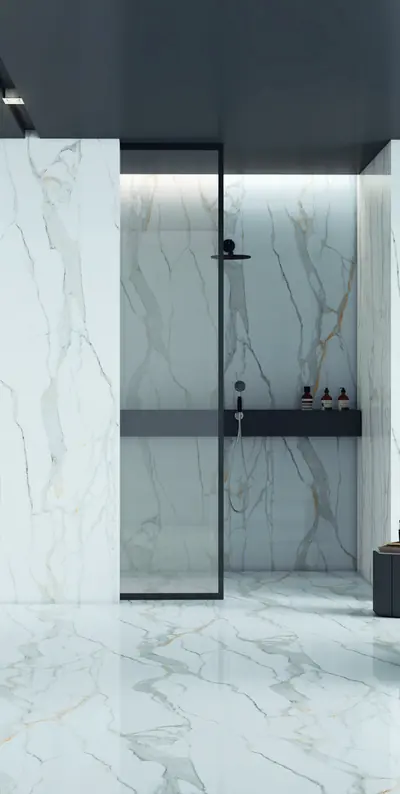 Bathroom clad in large white marble-effect porcelain slabs from Sassuolo