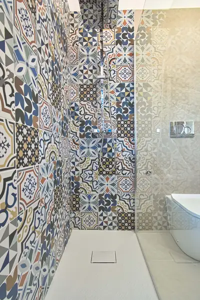 Shower clad in Mediterranean-pattern majolica tiles from Sassuolo